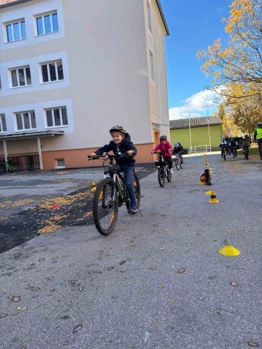 hdimg49f8f80cbc4409508255e8790c865b