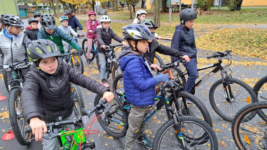 hdimg4c6fd3319c8903eed32413ab7deac8