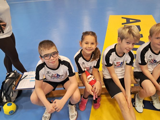 hdimg7dae7aafb478d06bd01931bf6606c0