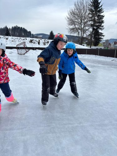 hdimg82e4142534bb39e8feedcddeb15de1