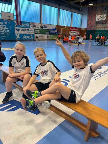 hdimg84a40d029d884a52cd095921e282e2